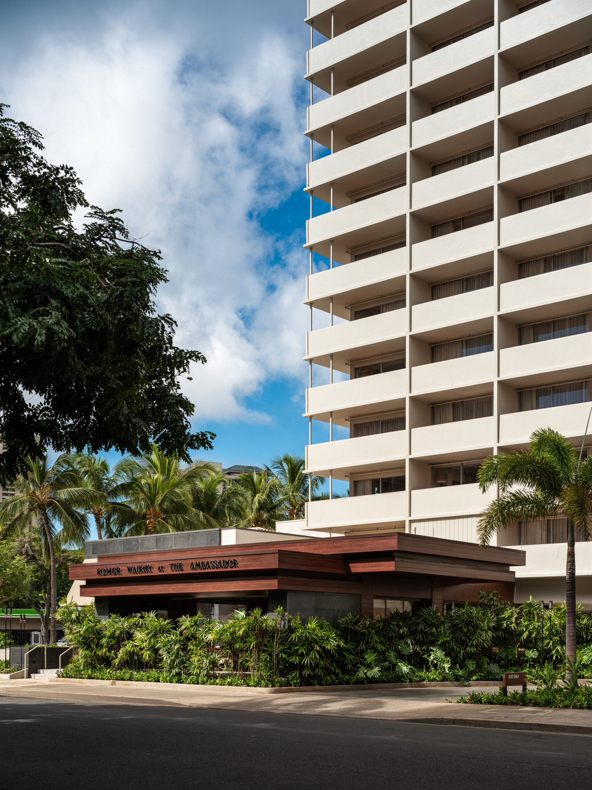 The Ambassador Hotel of Waikiki Tapestry Collection by Hilton/ザ
